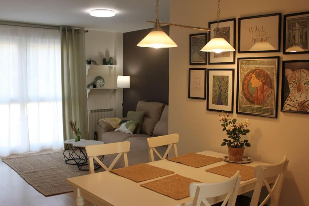 a living room with a table and a couch at Apartamento Turístico HB in Villafranca