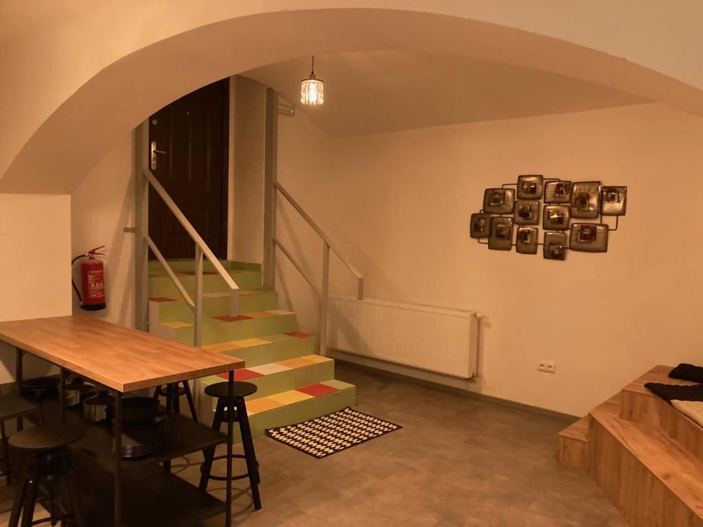 Istumisnurk majutusasutuses Capsule hostel Erbenova