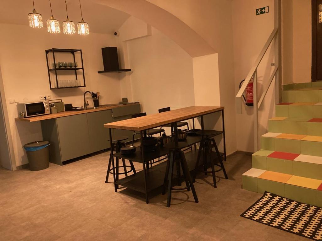 Köök või kööginurk majutusasutuses Capsule hostel Erbenova