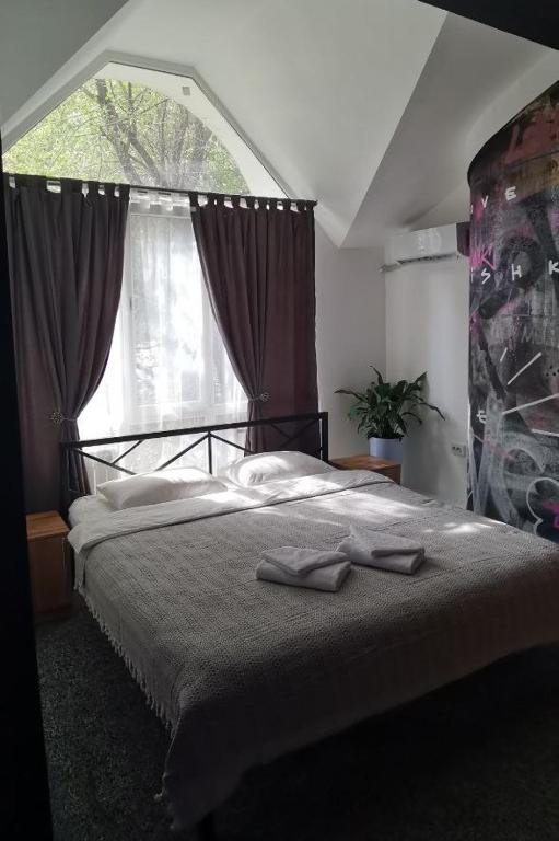 Postel nebo postele na pokoji v ubytování Meeting Place Bishkek