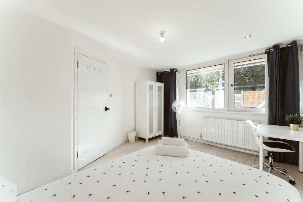 Postel nebo postele na pokoji v ubytování Stratford Cosy rooms - 17