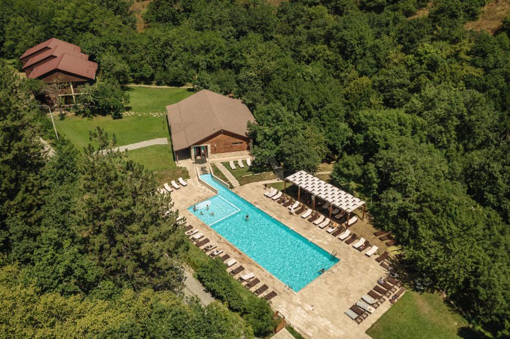 Bazén v ubytování Apricot Aghveran Resort nebo v jeho okolí