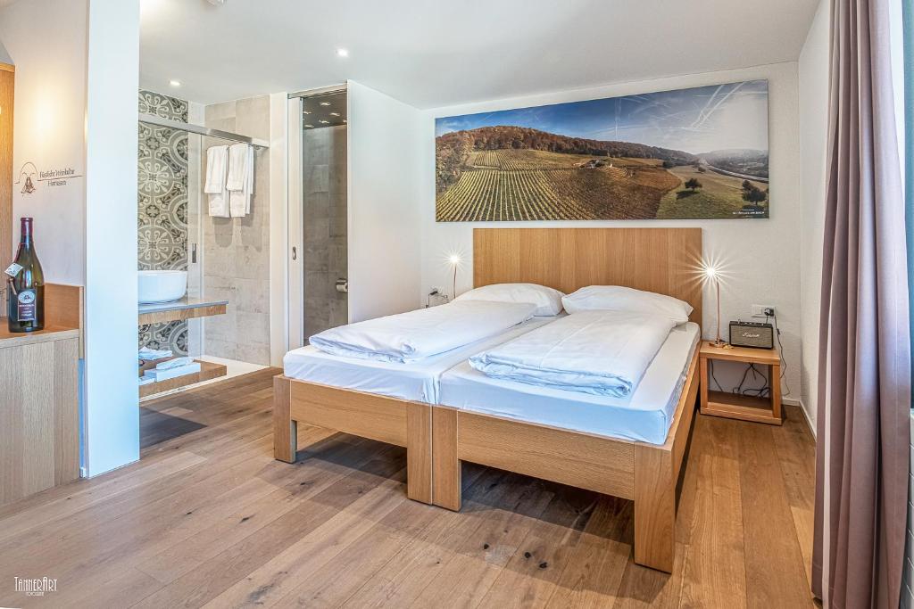 Postel nebo postele na pokoji v ubytování Hirschen Erlinsbach Swiss Quality