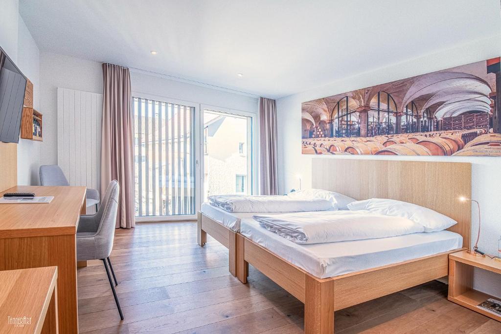 Postel nebo postele na pokoji v ubytování Hirschen Erlinsbach Swiss Quality
