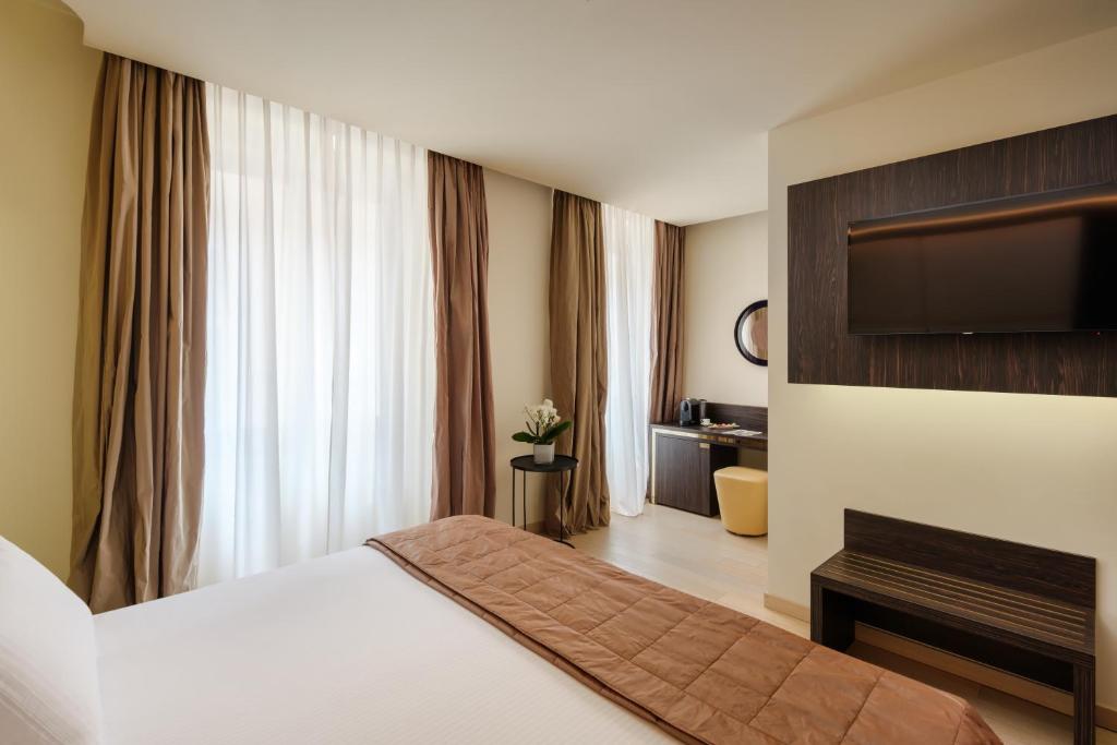 A bed or beds in a room at Hotel The Square Milano Duomo - Preferred Hotels & Resorts