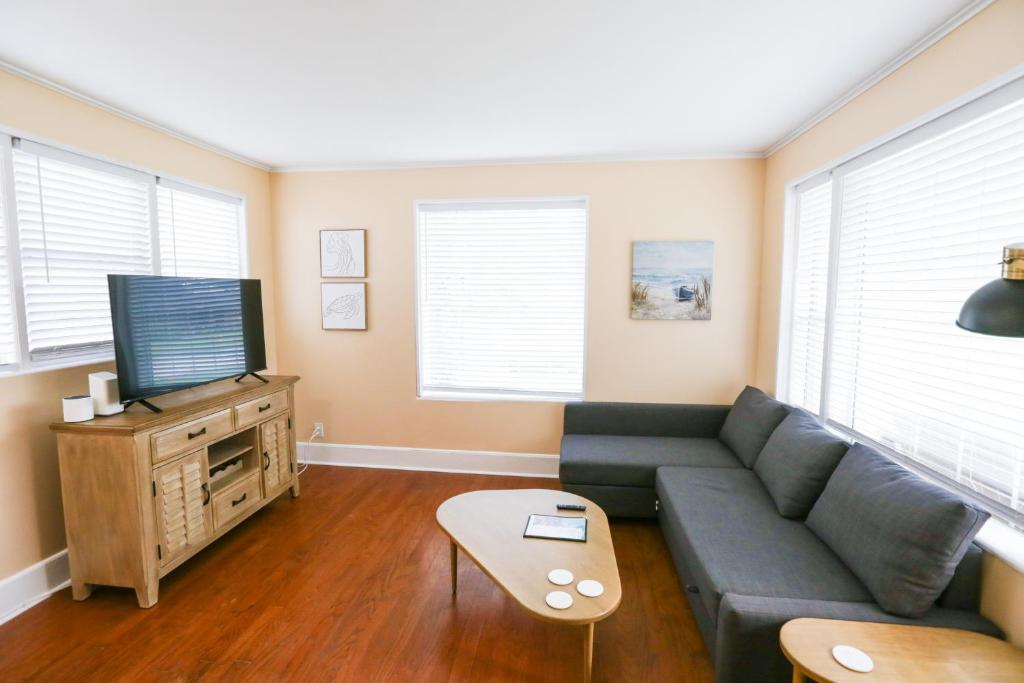 NEW Listing! Centrally Located Efficiency One Mile to the Beach