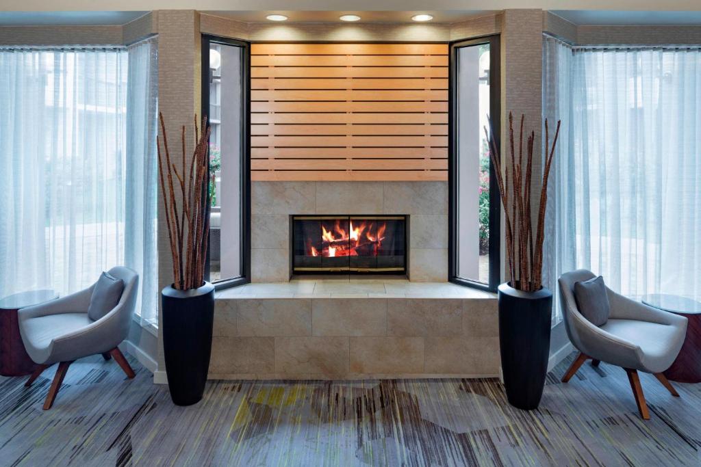 Posezení v ubytování Courtyard by Marriott Tarrytown Westchester County