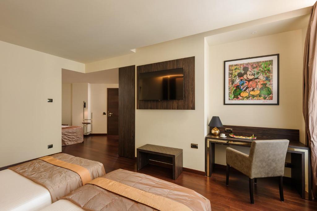 A bed or beds in a room at Hotel The Square Milano Duomo - Preferred Hotels & Resorts