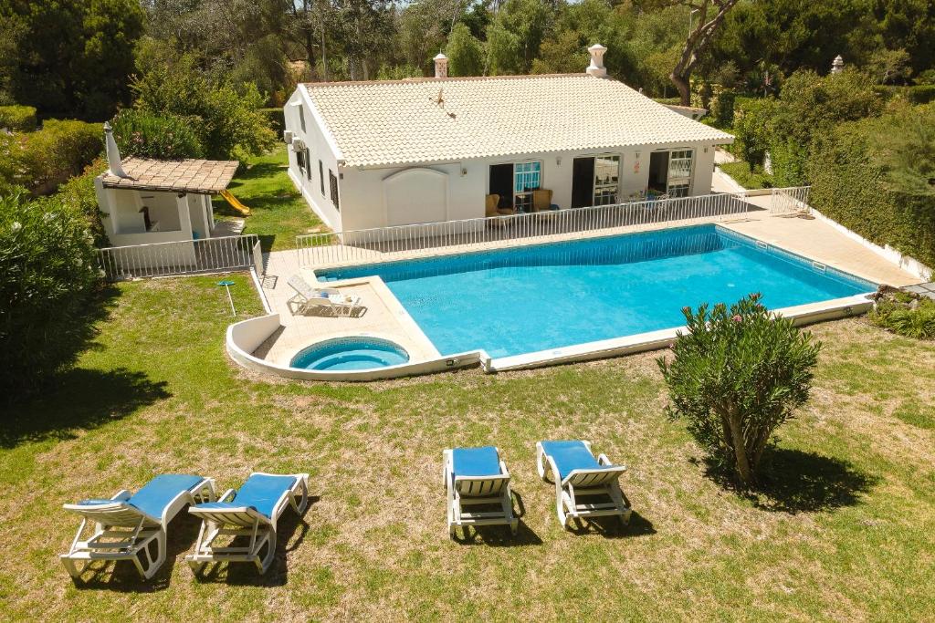 Výhled na bazén z ubytování LAURA - Vilamoura nebo okolí