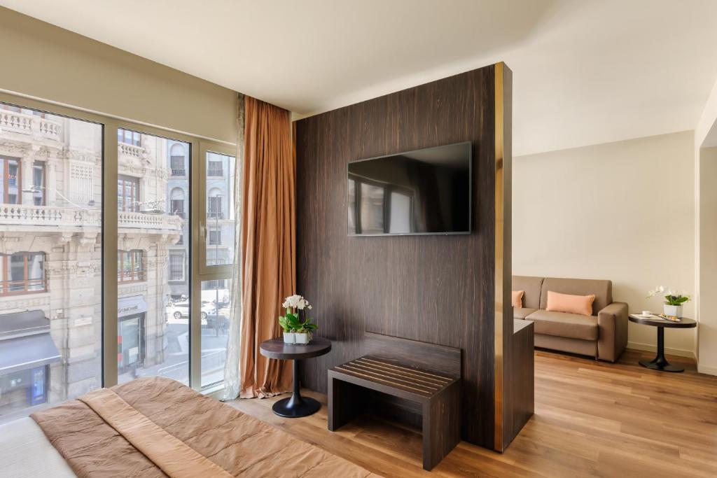 A seating area at Hotel The Square Milano Duomo - Preferred Hotels & Resorts