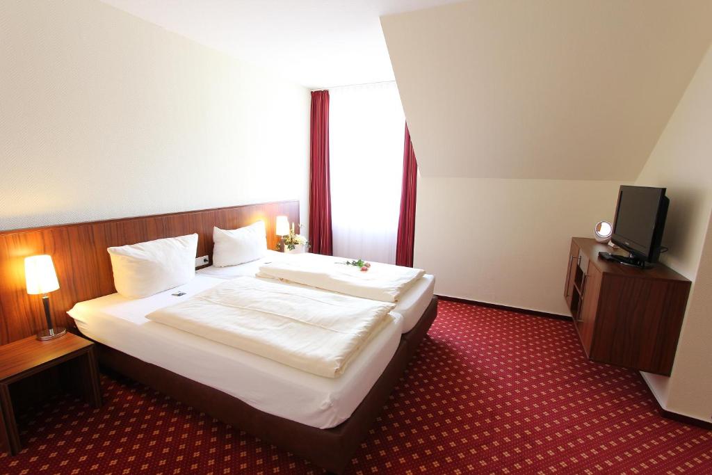 Postel nebo postele na pokoji v ubytování Akzent Hotel Jonathan