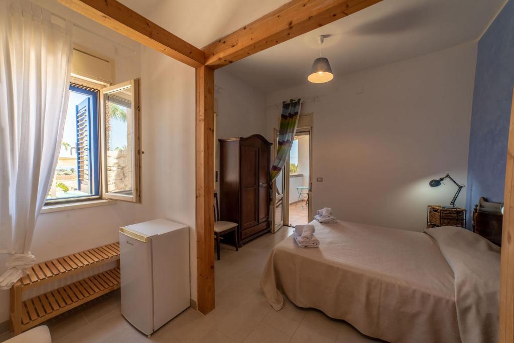 Łóżko lub łóżka w pokoju w obiekcie Borgo Marino Plemmirio