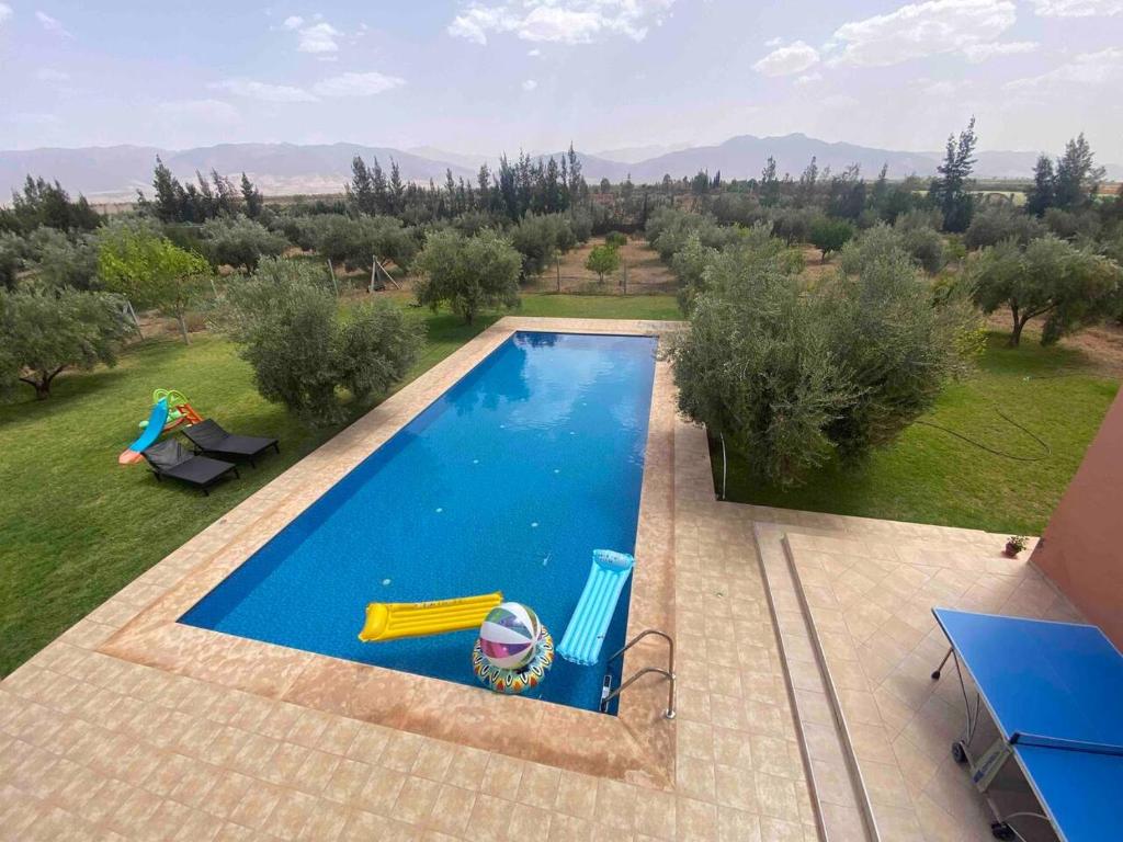 an overhead view of a swimming pool in a backyard at Villa de l'ATLAS in Marrakesh