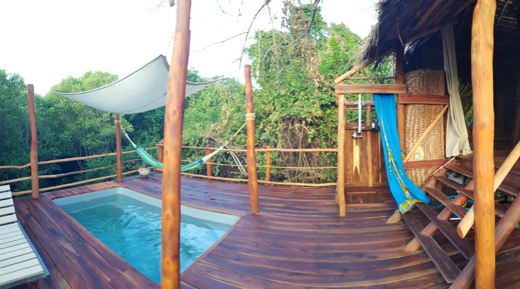 Bazén v ubytování Chole Mjini Treehouses Lodge nebo v jeho okolí
