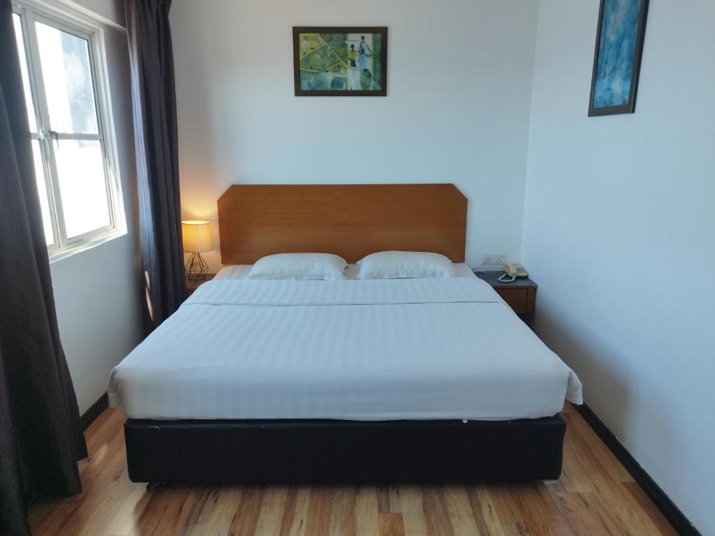 Postel nebo postele na pokoji v ubytování Marine Bay Hotel