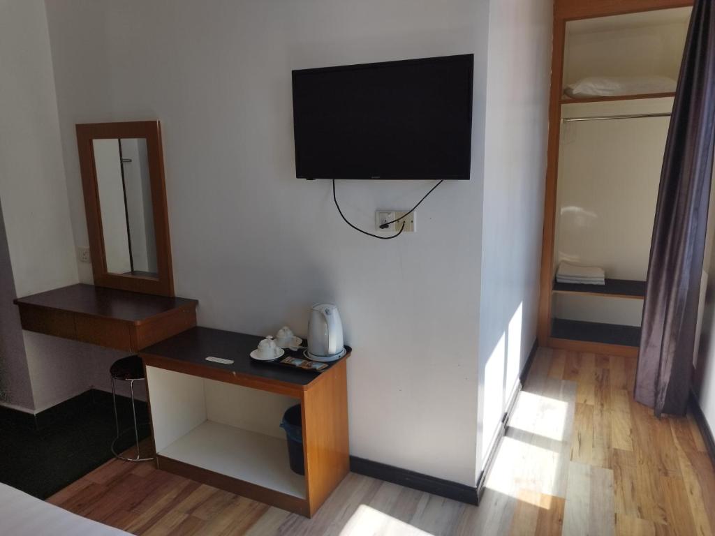 TV a/nebo společenská místnost v ubytování Marine Bay Hotel