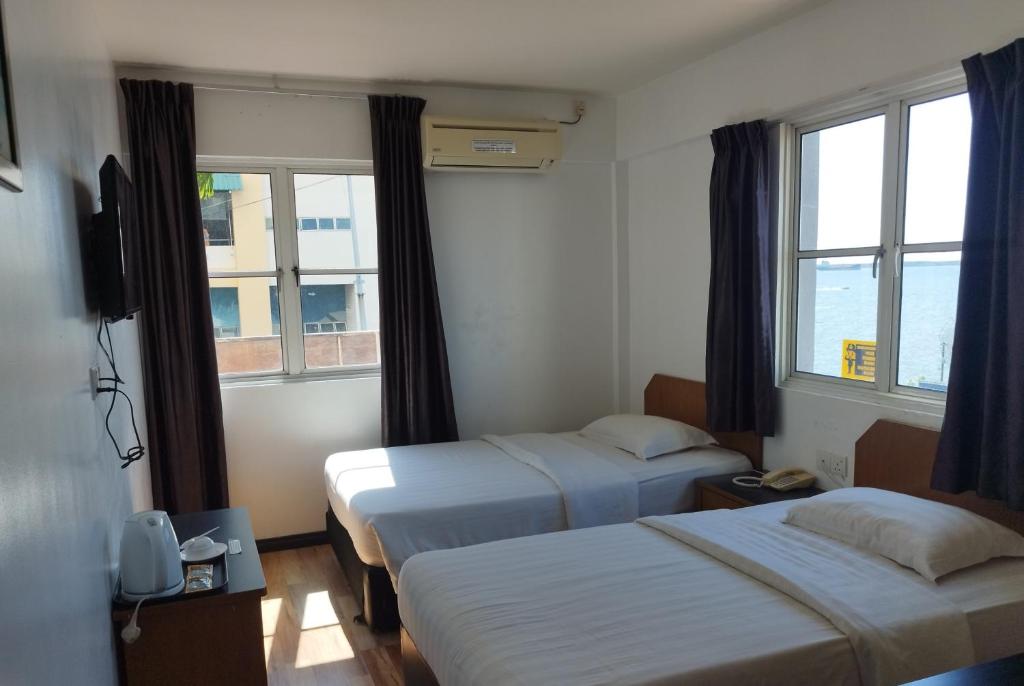 Postel nebo postele na pokoji v ubytování Marine Bay Hotel