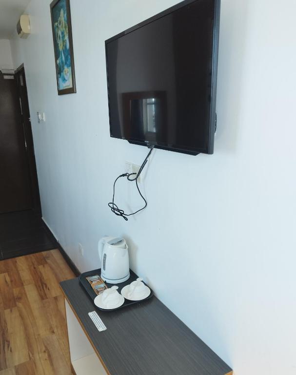 TV a/nebo společenská místnost v ubytování Marine Bay Hotel