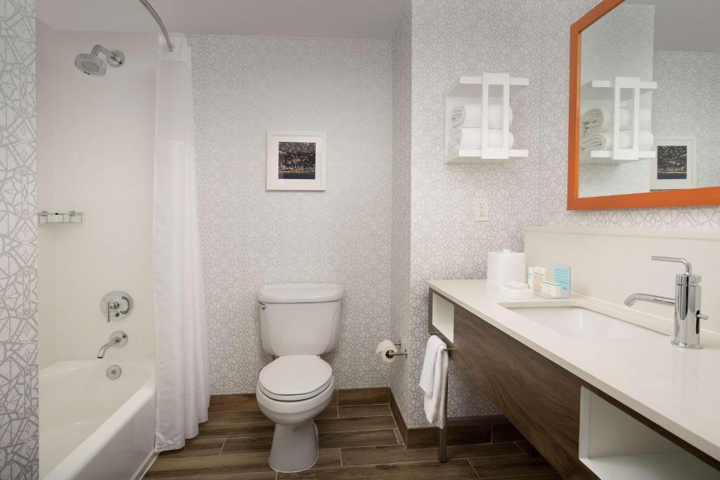 Hampton Inn Baltimore-Downtown-Convention Center photo