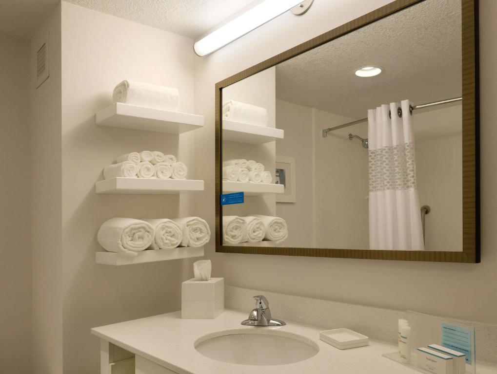 Hampton Inn Green Bay Downtown photo