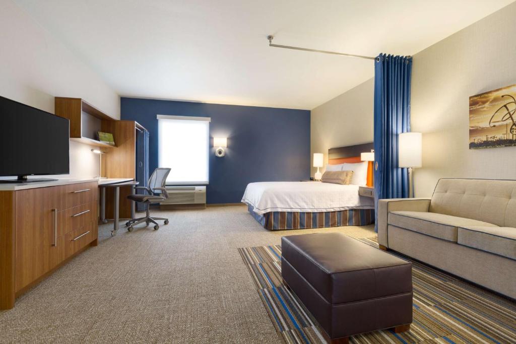 TV a/nebo společenská místnost v ubytování Home2 Suites by Hilton Phoenix Chandler