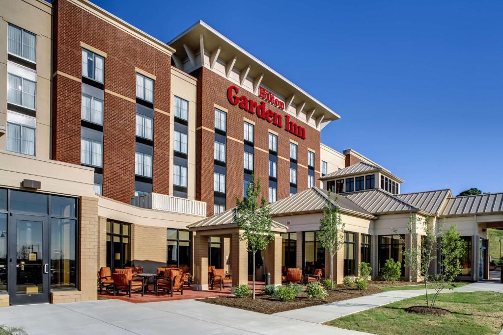 a rendering of the front of the cranleigh hotel at Hilton Garden Inn Pittsburgh/Cranberry in Cranberry Township