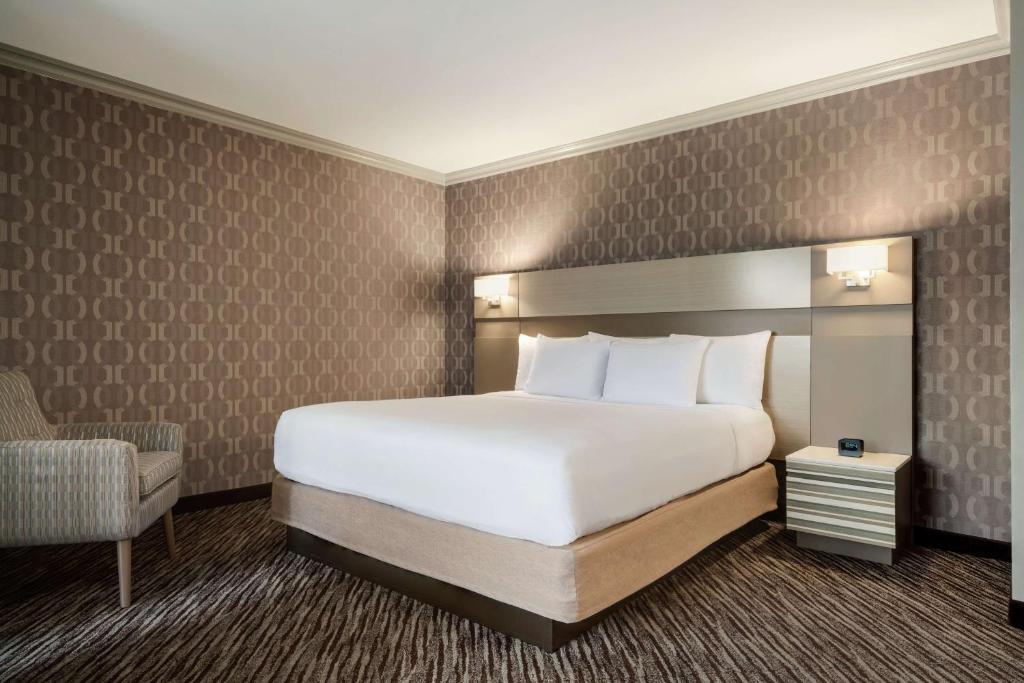 Postel nebo postele na pokoji v ubytování Hilton Melbourne, FL