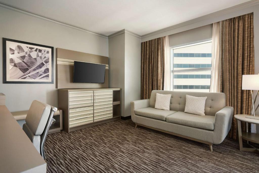TV a/nebo společenská místnost v ubytování Hilton Melbourne, FL