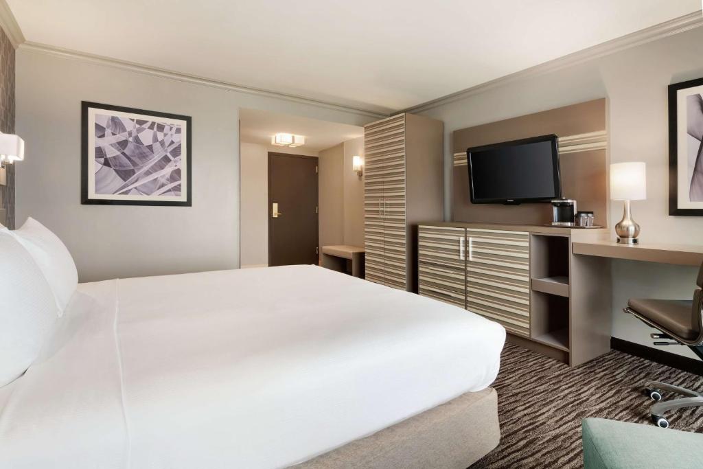 Postel nebo postele na pokoji v ubytování Hilton Melbourne, FL
