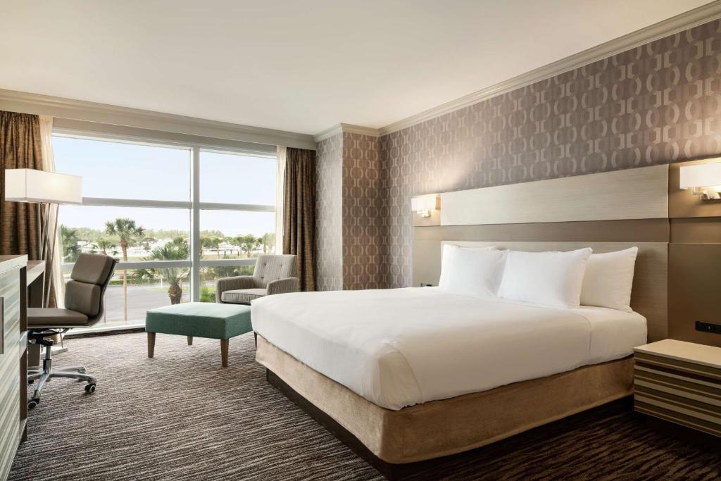 Postel nebo postele na pokoji v ubytování Hilton Melbourne, FL