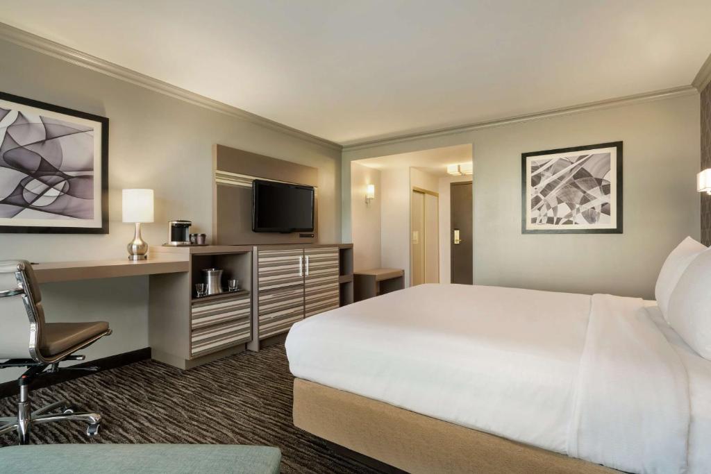 TV a/nebo společenská místnost v ubytování Hilton Melbourne, FL