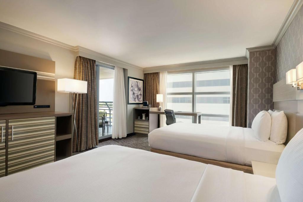 Postel nebo postele na pokoji v ubytování Hilton Melbourne, FL