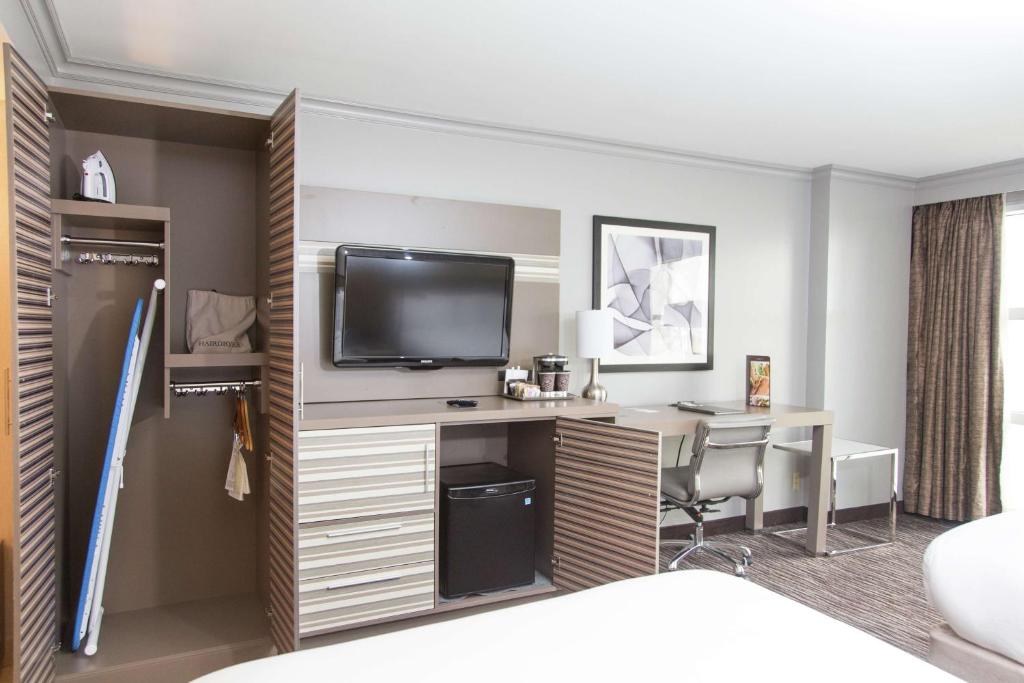Postel nebo postele na pokoji v ubytování Hilton Melbourne, FL