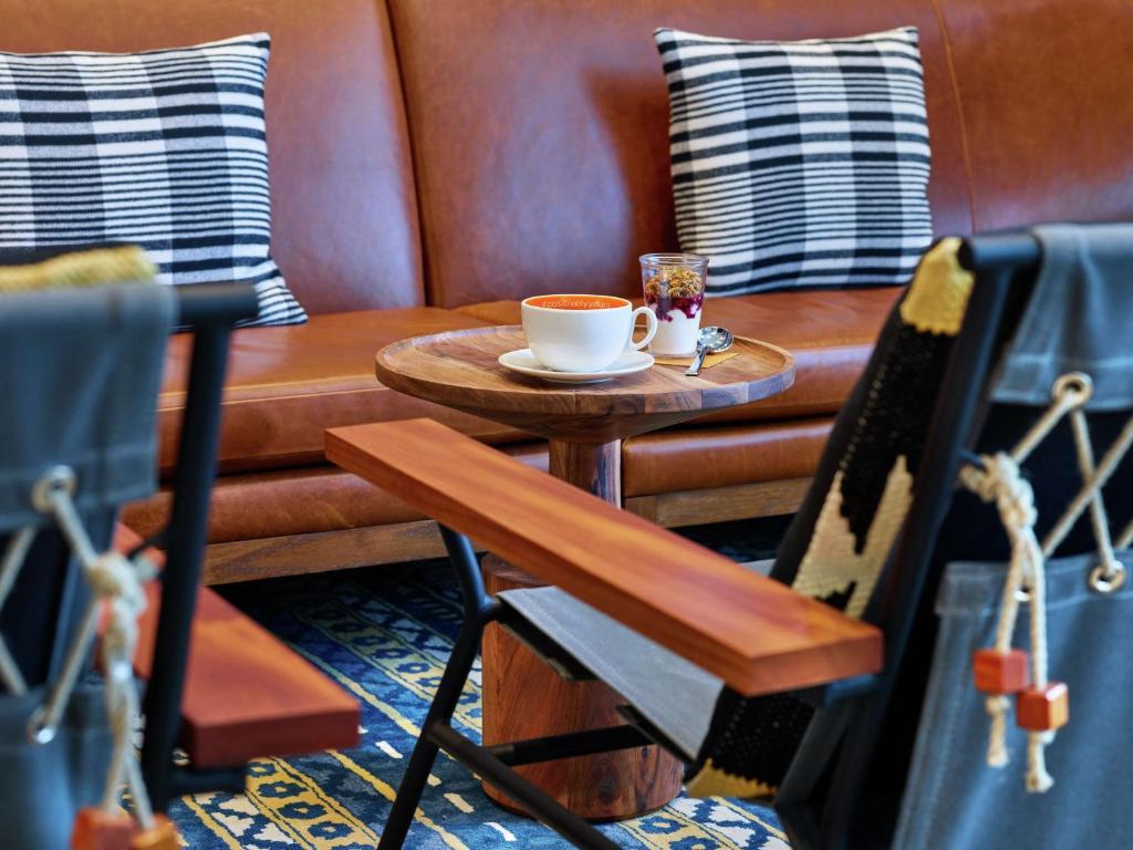 Canopy by Hilton Portland Pearl District的休息区