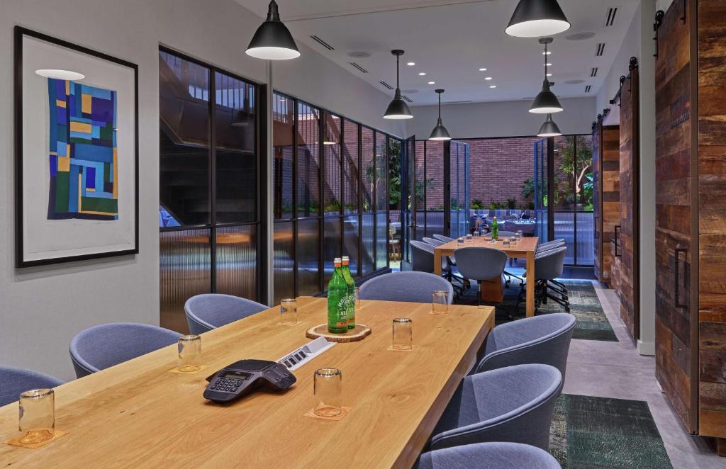 Canopy by Hilton Portland Pearl District餐厅或其他用餐的地方