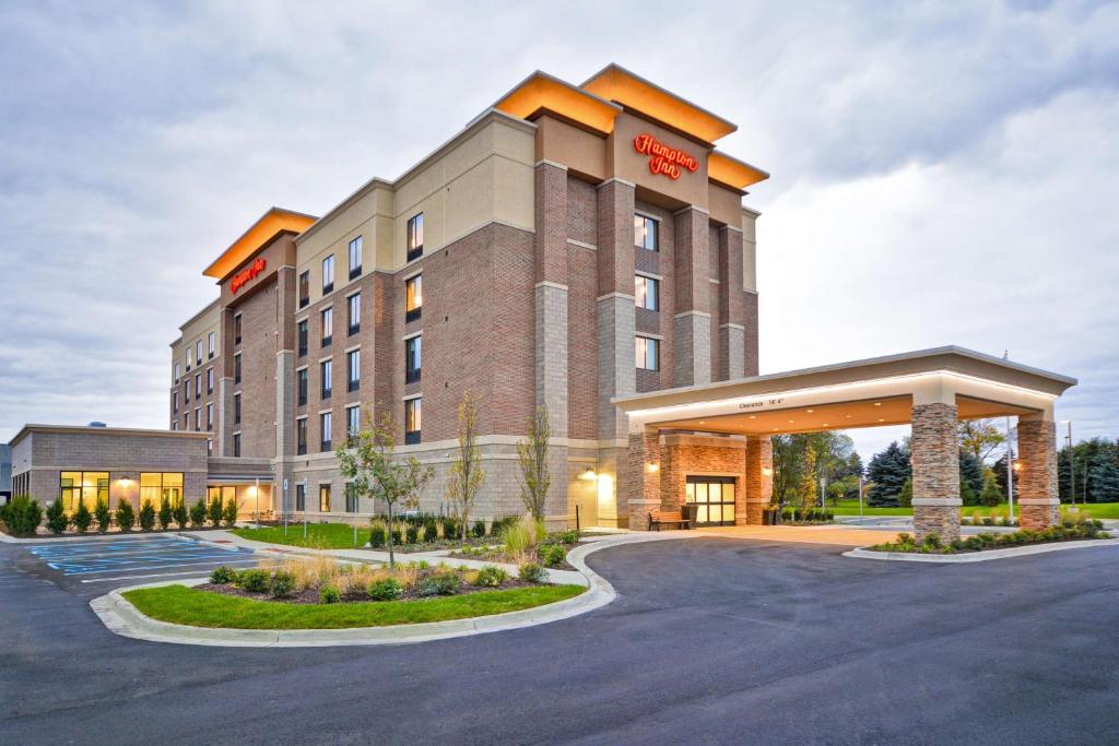 a rendering of a hotel with a parking lot at Hampton Inn Livonia Detroit in Livonia