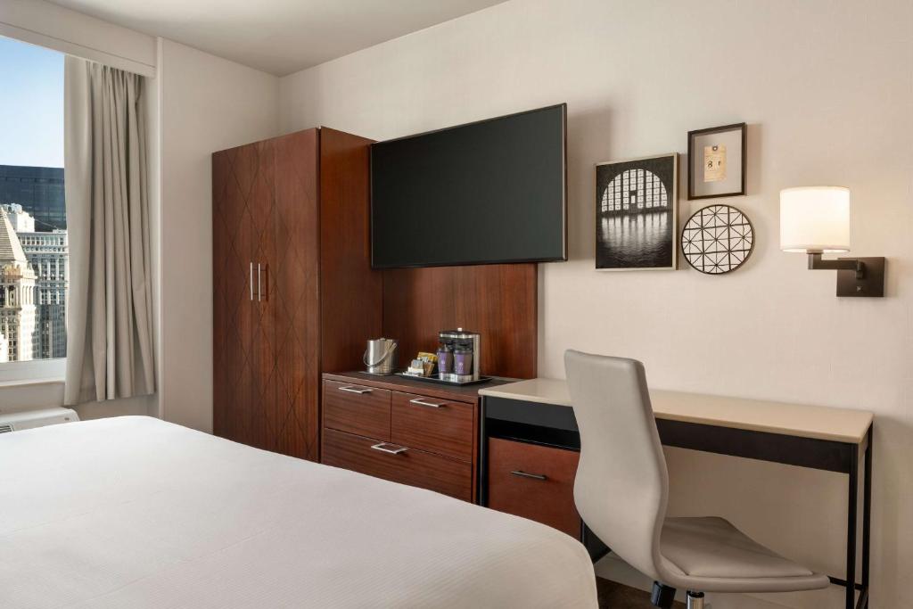 Postel nebo postele na pokoji v ubytování DoubleTree by Hilton New York Downtown