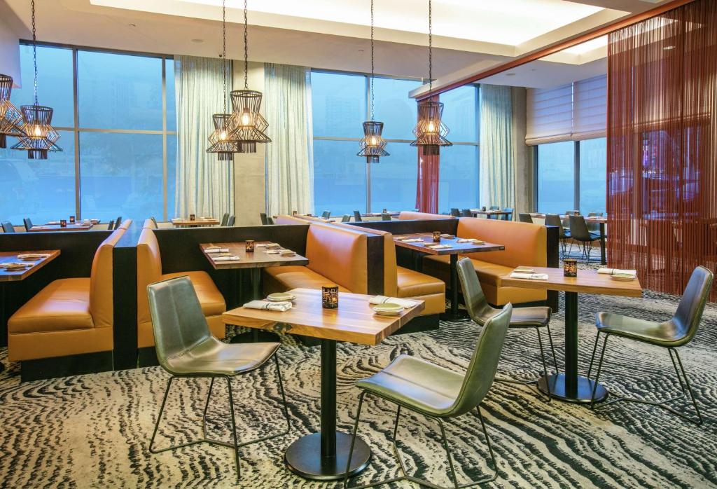 Hilton Garden Inn Seattle Downtown photo