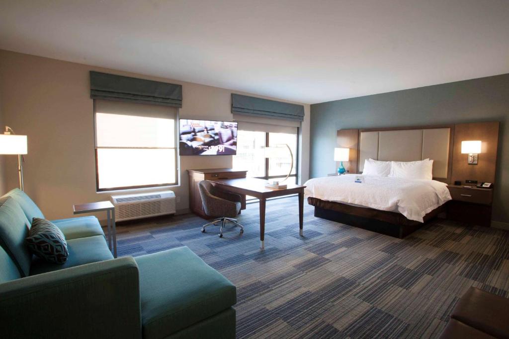Hampton Inn and Suites Downtown, Saint Paul MN Hotel