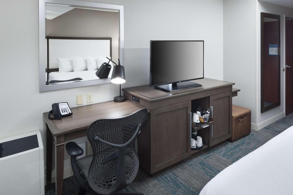 Hampton Inn St Louis- at the Arch photo