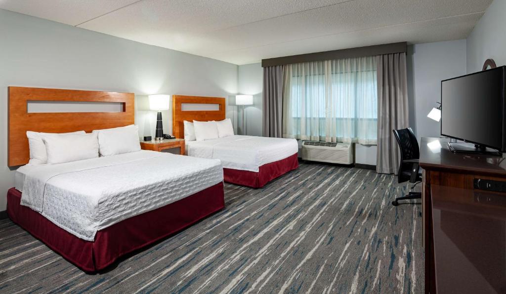 Hampton Inn & Suites St. Louis at Forest Park - 