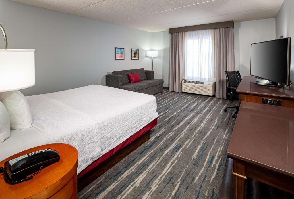 Hampton Inn & Suites St. Louis at Forest Park - 