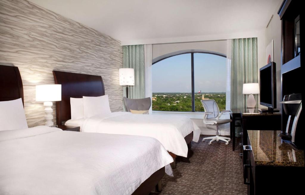 Hilton Garden Inn Austin Downtown-Convention Center - Queen Room With Two Queen Beds