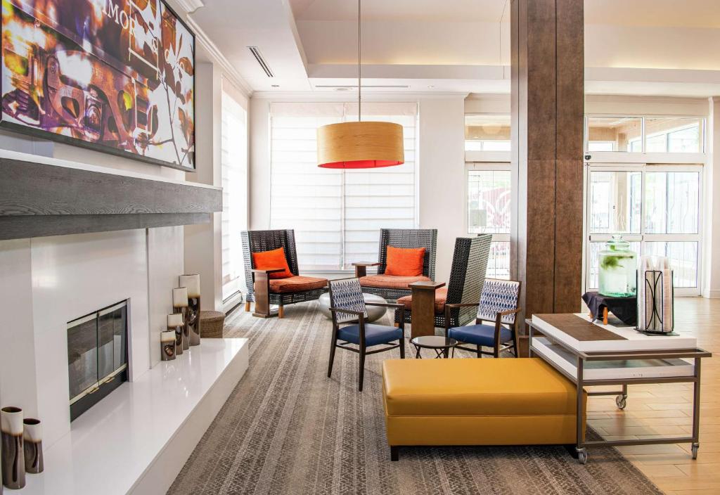 a living room with chairs and a fireplace at Hilton Garden Inn BWI Airport in Linthicum Heights