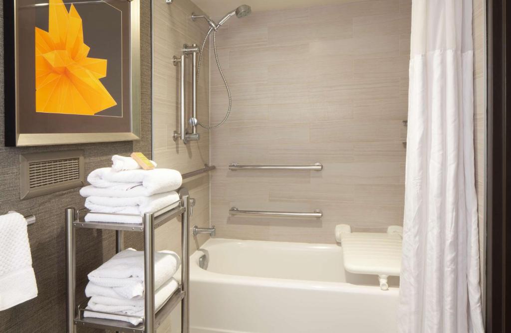 Koupelna v ubytování Hilton Parsippany