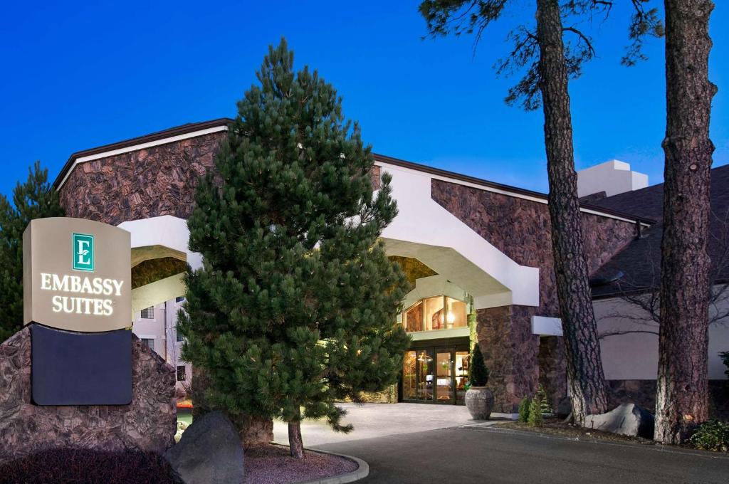 a building with a sign that reads embassy suites at Embassy Suites by Hilton Flagstaff in Flagstaff