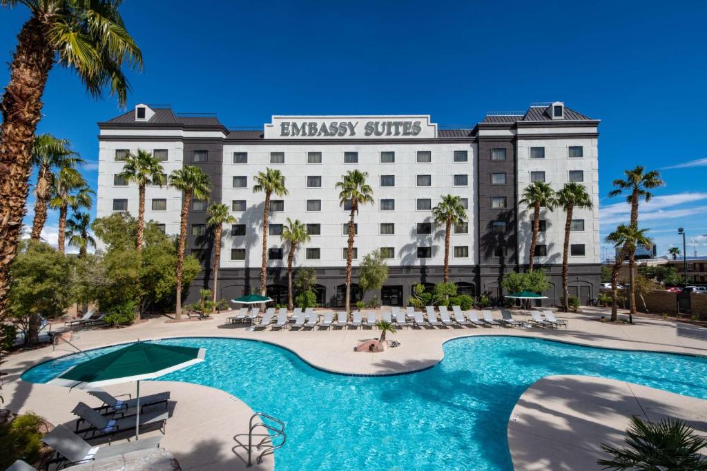 Bazén v ubytování Embassy Suites by Hilton Las Vegas nebo v jeho okolí