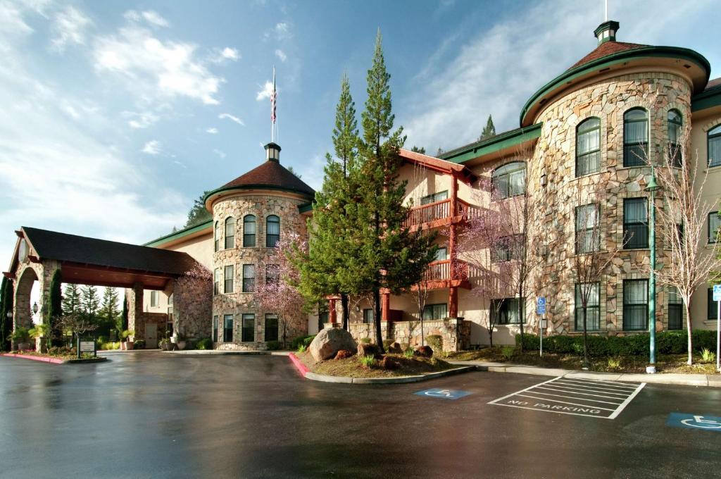 a large stone building with an american flag at Hilton Santa Cruz Scotts Valley in Santa Cruz