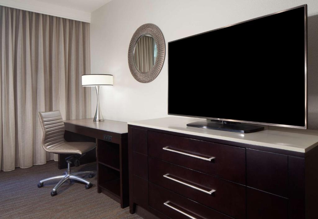 Hilton Santa Cruz Scotts Valley photo