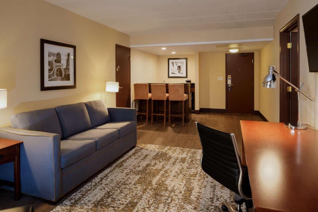 DoubleTree by Hilton Pittsburgh - Cranberry photo